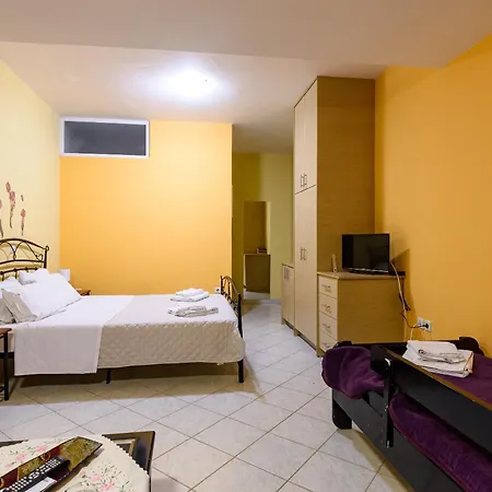 Terpsi - Garden Retreats * Kyparissia