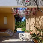Terpsi - Garden Retreats *