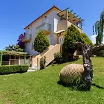 Terpsi - Garden Retreats