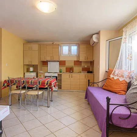 Terpsi - Garden Retreats Daire